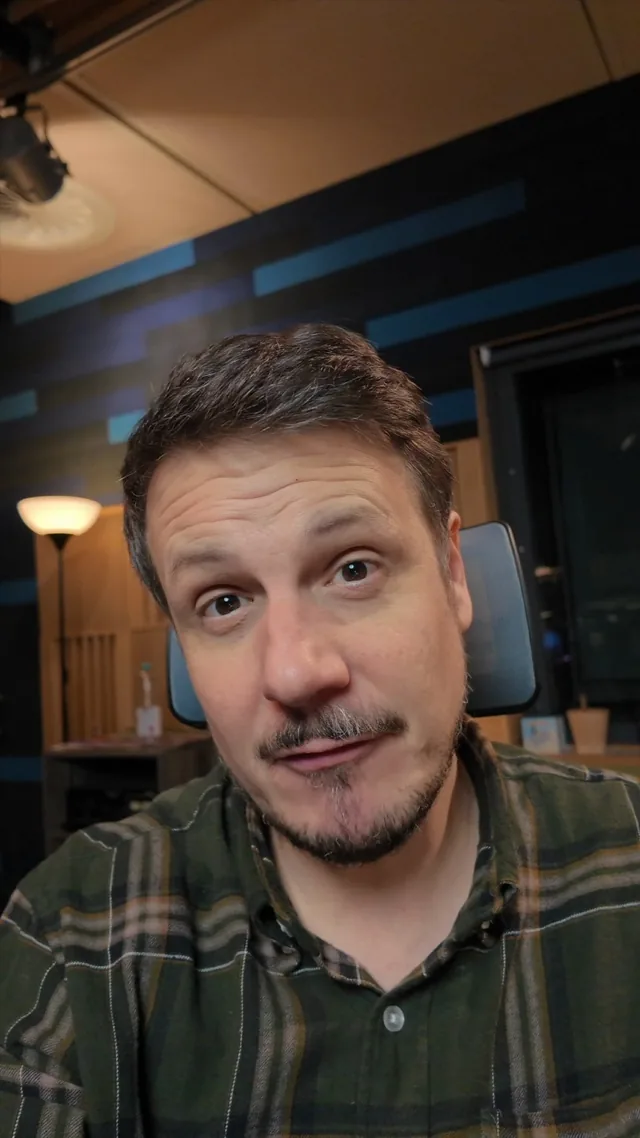 Daniel Agema erklärt im Studio, was im Community Call passiert